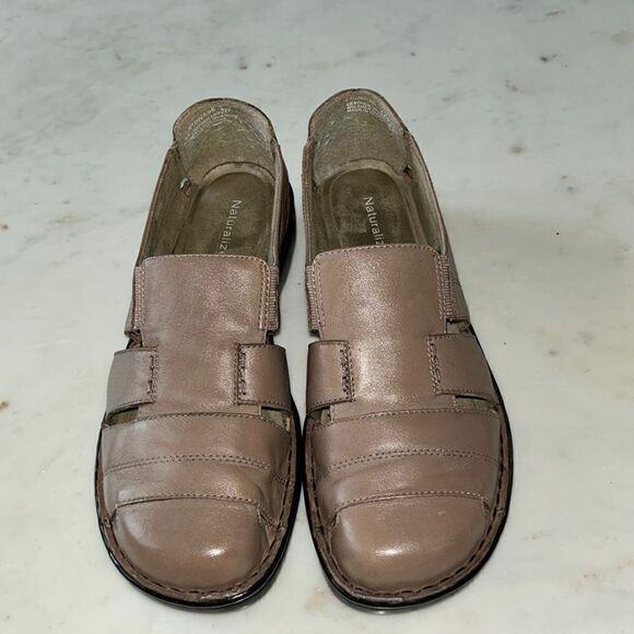 Naturalizer leather slip on taupe sandals size 8W‎ - Picture 2 of 9